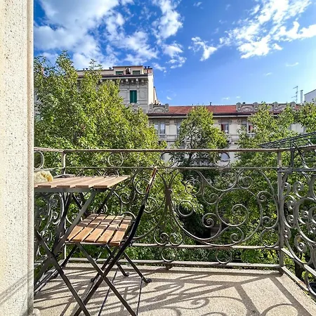 Casa Alberto Da Giussano, Elegante Bilocale In Centro Con Balcone Sul Parco アパート ミラノ