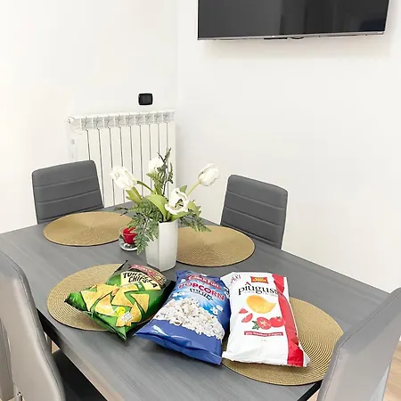 Ampio Bilocale Zona Navigli Apartamento