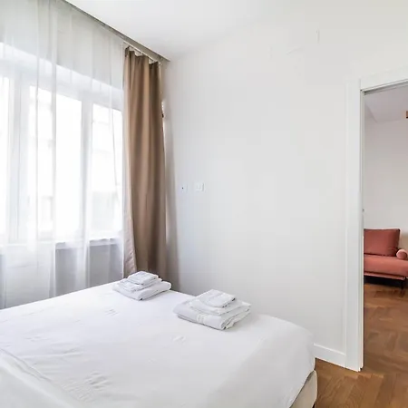 Domusmi Cybo-2 Milan