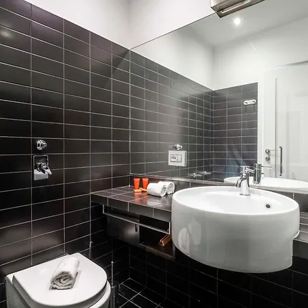 Lovely Loft Few Steps From Duomo شقة *