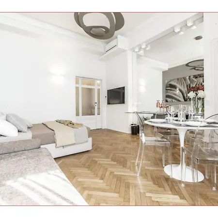 Heart Duomo District Apartment