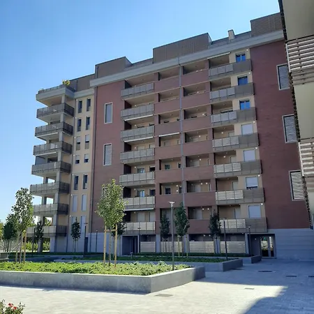 Ampio Bilocale Di Nuova Costruzione Tra Aree Verdi Szálloda