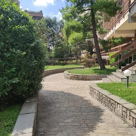 I Della 2 Apartment *