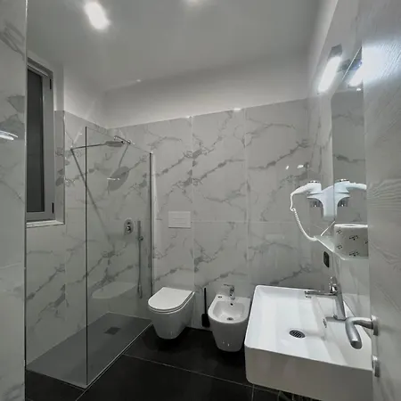 Hotel Sara 2*