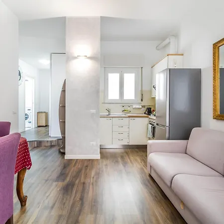 Domusmi Gozzano-4 公寓 *