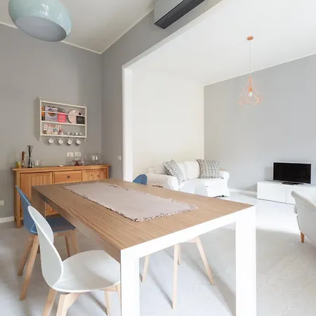 Porta Volta Bright And Roomy Flat