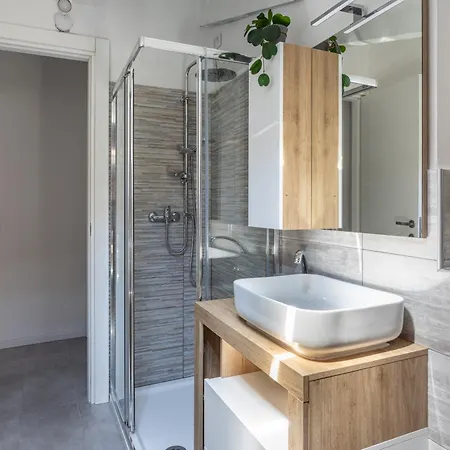 Апартаменты Free Parking Tiny House Wifi Netflix 15 Minuti Dal Duomo