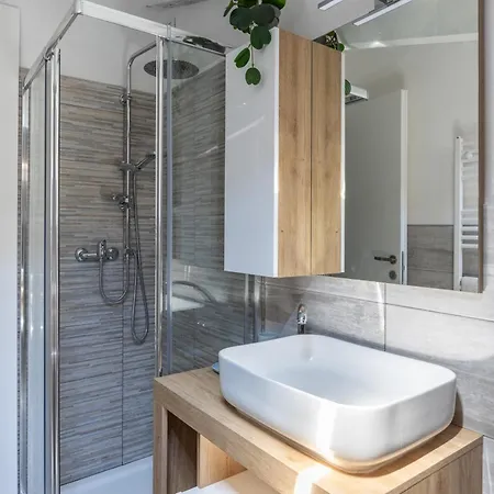 Апартаменты Free Parking Tiny House Wifi Netflix 15 Minuti Dal Duomo *