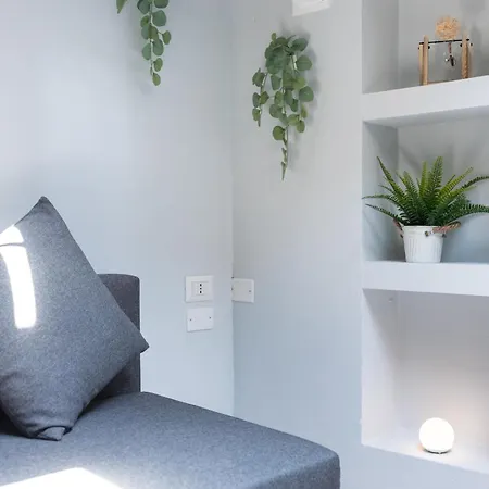 Апартаменты Free Parking Tiny House Wifi Netflix 15 Minuti Dal Duomo *