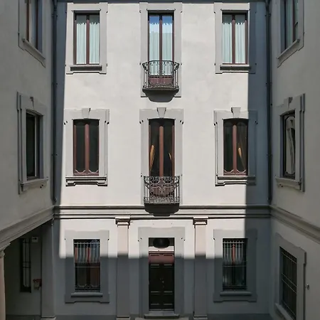 Prestige Boutique - Montenapoleone Lejlighed 4*