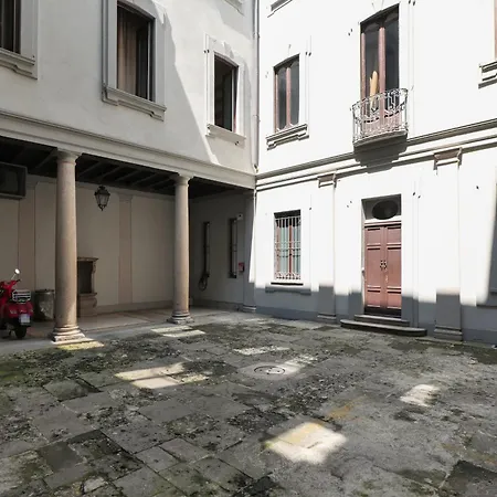 Prestige Boutique - Montenapoleone Lejlighed 4*