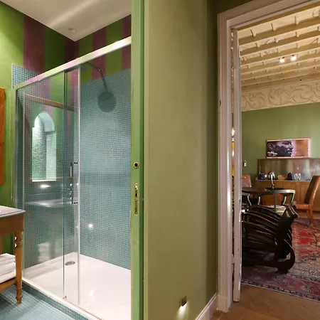 Prestige Boutique - Montenapoleone Lejlighed 4*