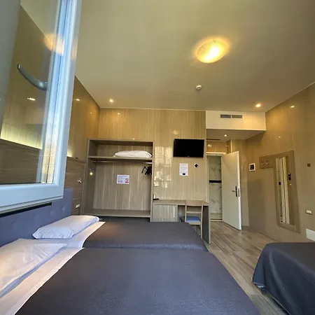 Hotel Midway 3*