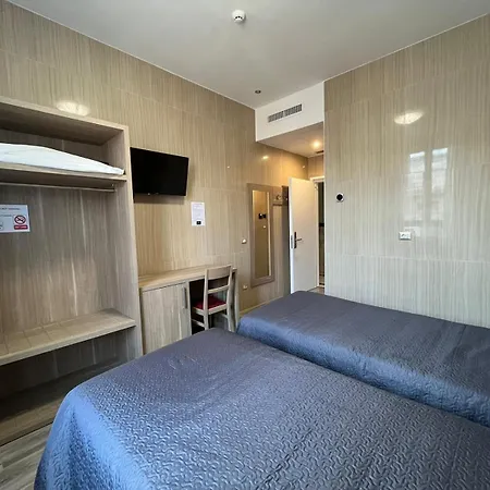 Hotel Midway 3*