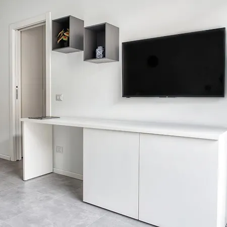 Sleek Abode In Maciachini *