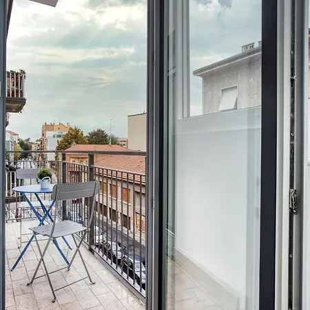 Sleek Abode In Maciachini *