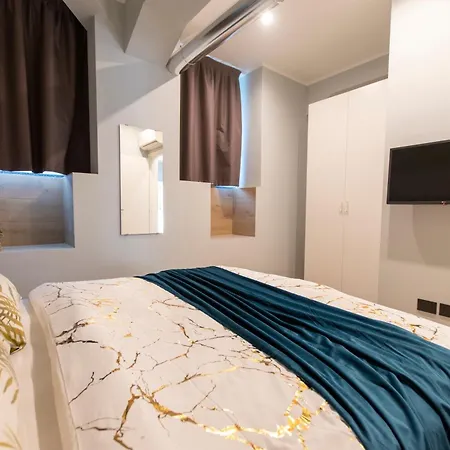 Ihost Luxury -private Parking- Plana 3 アパート *
