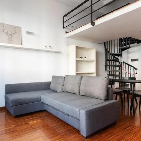 Modernita A Milano: Bilocale Con Balcone アパート ミラノ