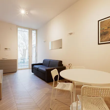 Guesthost - Cordusio Enchanting Lägenhet *