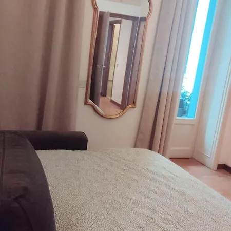 3 Minutes On Foot From Duomo! Big Apartament With 3 Bedrooms And Balcony Apartamento Milán