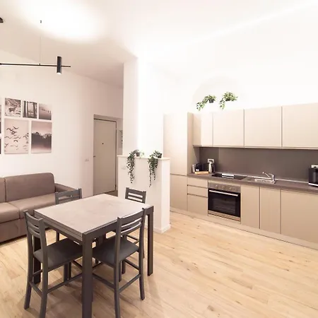 Hbhall Porta Romana Apartment