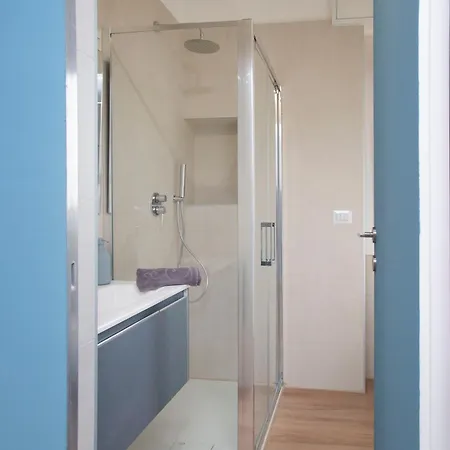 Gambara Urban Flat - Stylish And Next To Metro Апартаменты *