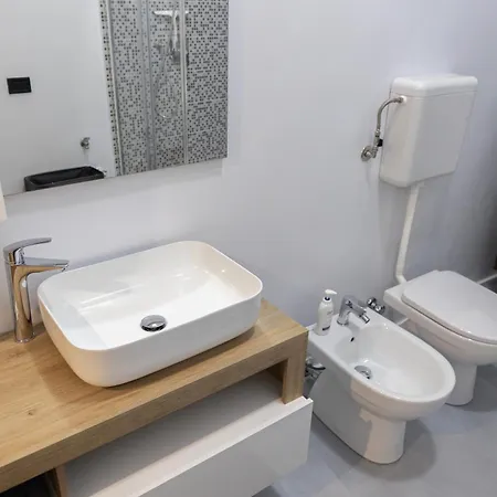 Elegante Bilocale In Zona Risorgimento Apartmán