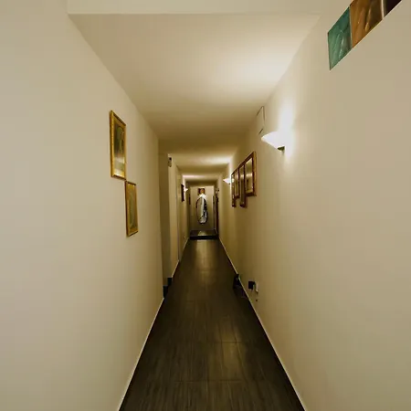 Hosting Dreams Attics - Duomo Apartment Milan