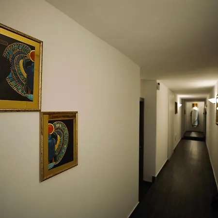Hosting Dreams Attics - Duomo Apartment Milan