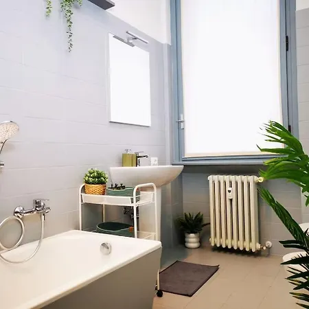 Sunny Flat 50 Meters From The Metro *