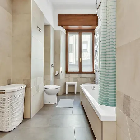 Charming & Bright In The Heart Of - Balcony شقة ميلان