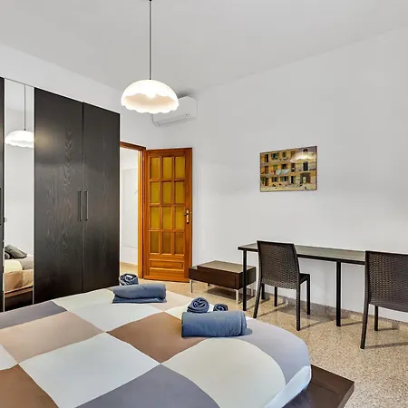 Charming & Bright In The Heart Of - Balcony شقة *