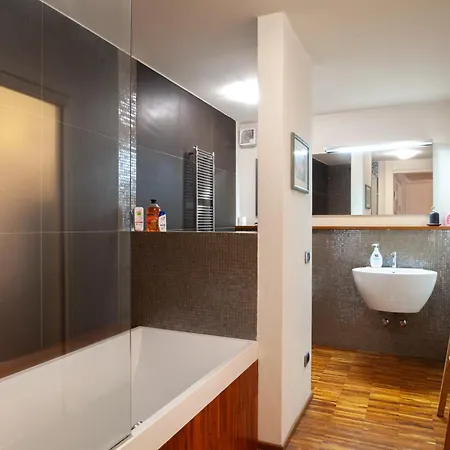 公寓 Navigli Design With Balcony