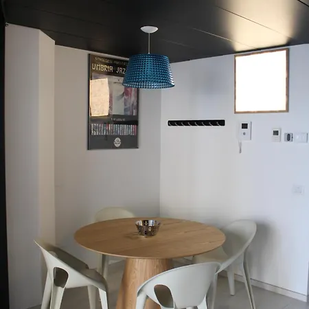 Apartment Space Loft - Close To M5 Subway - Free Parking - Sky & Netflix Tv Milan