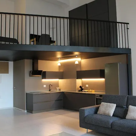 Apartment Space Loft - Close To M5 Subway - Free Parking - Sky & Netflix Tv *