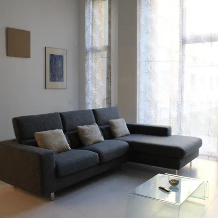 Apartment Space Loft - Close To M5 Subway - Free Parking - Sky & Netflix Tv