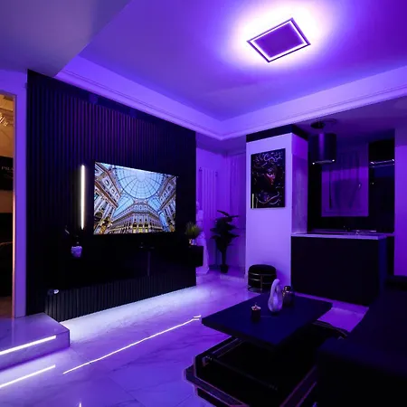 Italian Fashion - Luxurious Marble City Center Apartment *