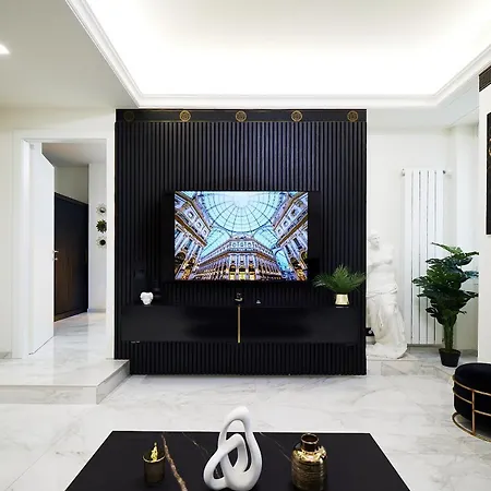 Italian Fashion - Luxurious Marble City Center 밀라노