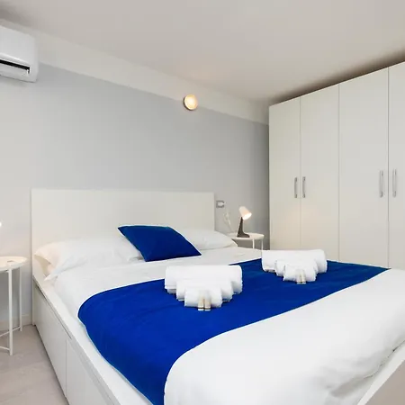 Con Metro Diretta 10 Minuti Duomo Apartamento