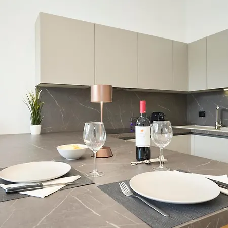Luxury Design - 20 Minutes From Duomo-navigli Daire *