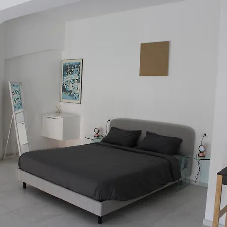 Space Loft - Close To M5 Subway - Free Parking - Sky & Netflix Tv Apartment