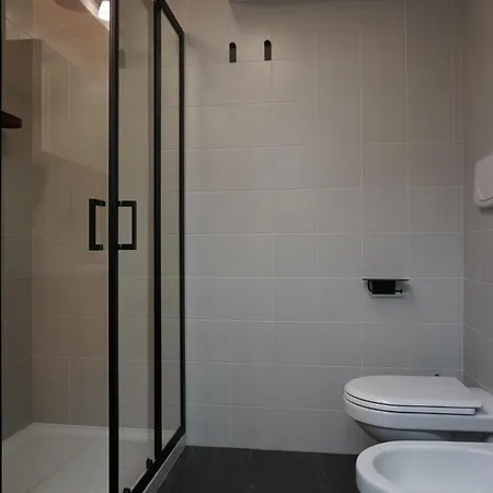 Space Loft - Close To M5 Subway - Free Parking - Sky & Netflix Tv Apartment *