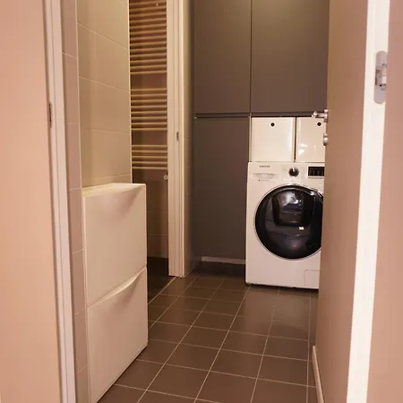Space Loft - Close To M5 Subway - Free Parking - Sky & Netflix Tv