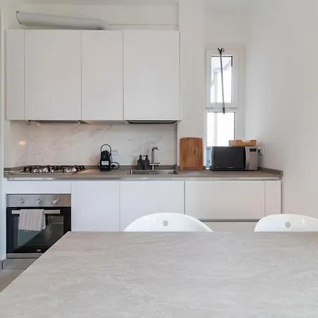 Daire Bilocale Con Balcone In Zona Tranquilla E