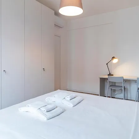 Bilocale Con Balcone In Zona Tranquilla E * Milano