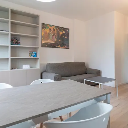 Daire Bilocale Con Balcone In Zona Tranquilla E *