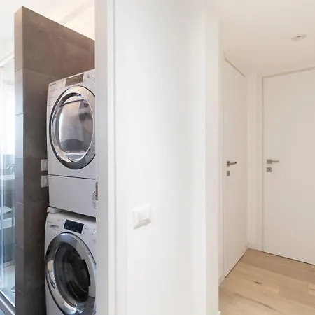 Bilocale Con Balcone In Zona Tranquilla E * Milano