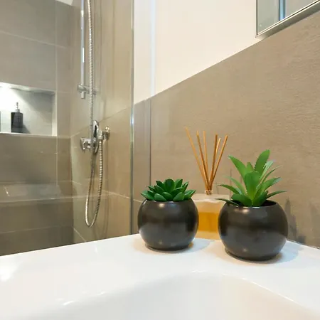 Luxury Design - 20 Minutes From Duomo-navigli Daire *
