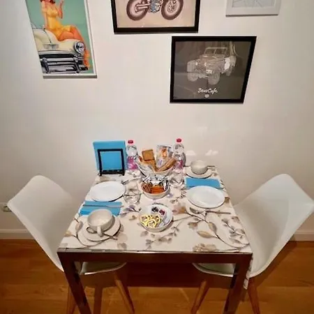 Apartment The Small White House In Milan