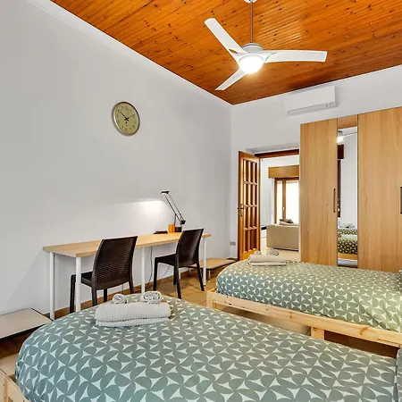 Charming & Bright In The Heart Of - Balcony شقة